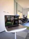  MacBook Pro 15" , 2018 2.2 GHz 6 - Core i7 16GB 256GB + Radeon 4GB
