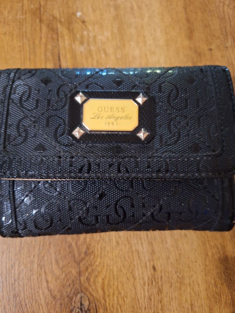 Guess оригинално портмоне.