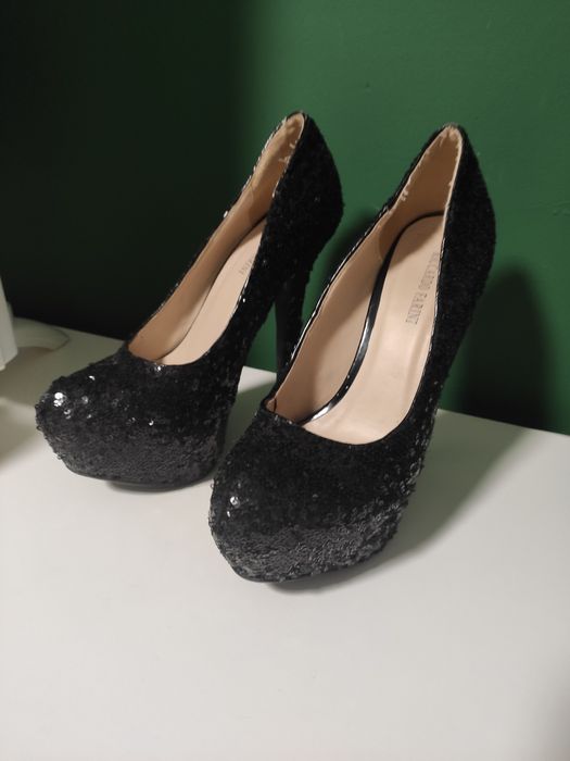 Черни токчета с пайети