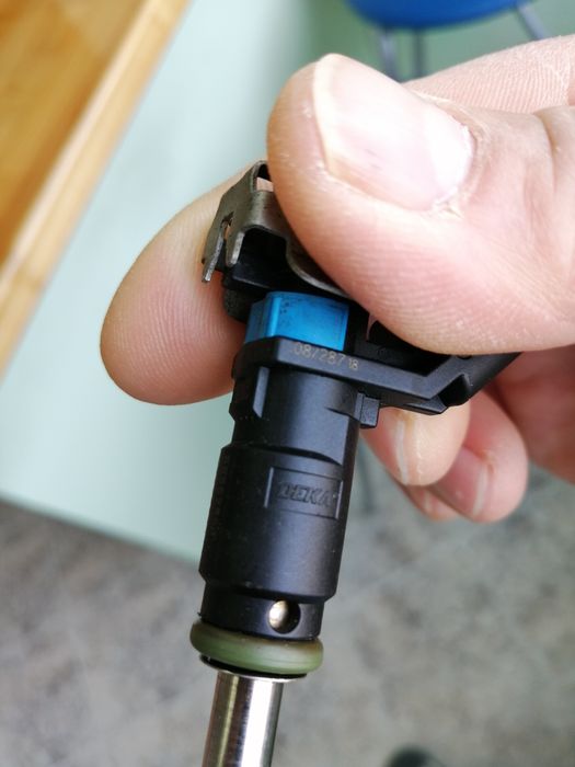 Бензинови дюзи за опел инсигния