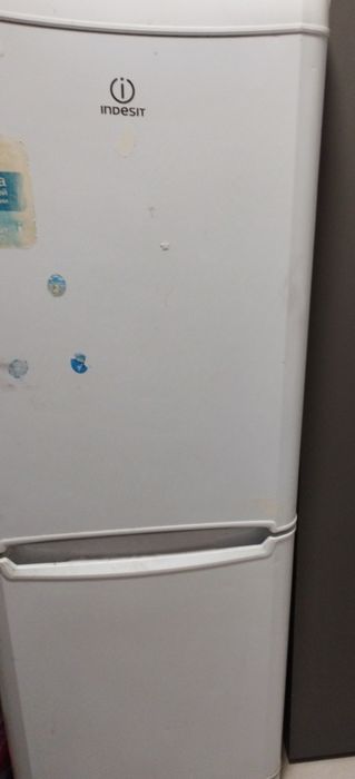 Продам холодильник Indesit