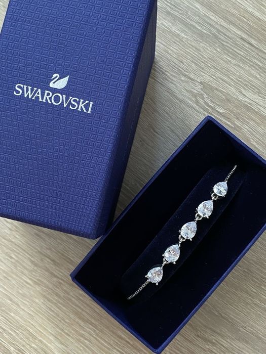 Гривна с камъчета Swarowski