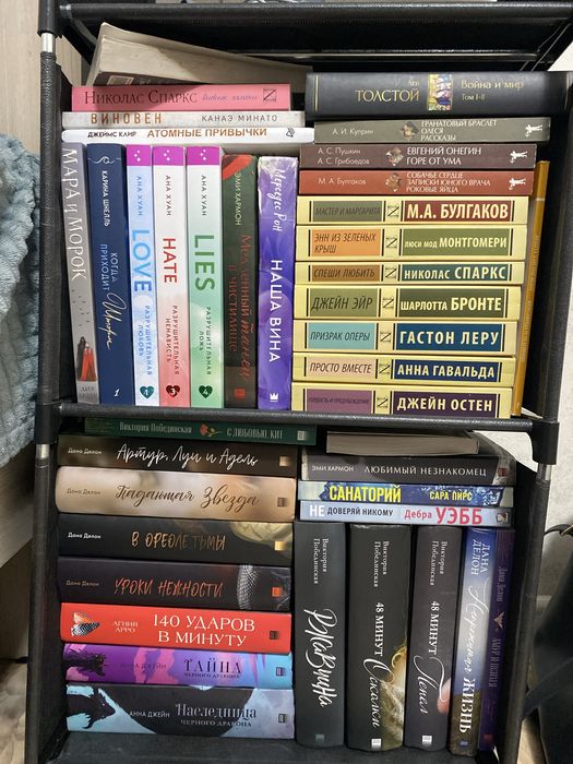 Книги от 800 до 2500 тенге,почти все новые и непрочитанные