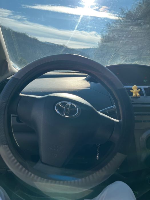 Vând sau schimb Toyota Yaris