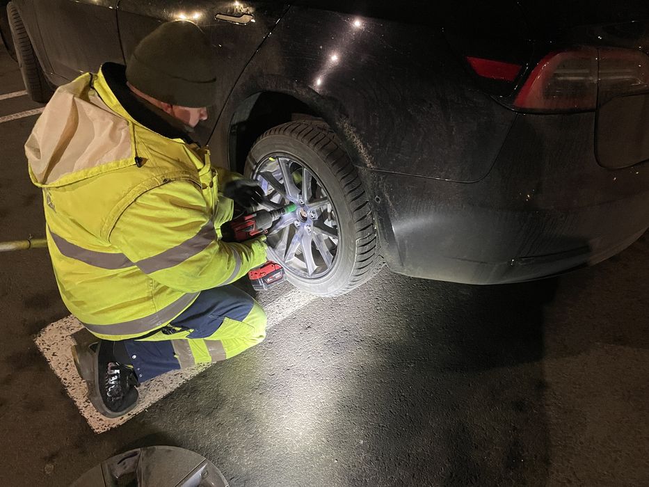 Mecanic auto la fata locului Service auto mobil