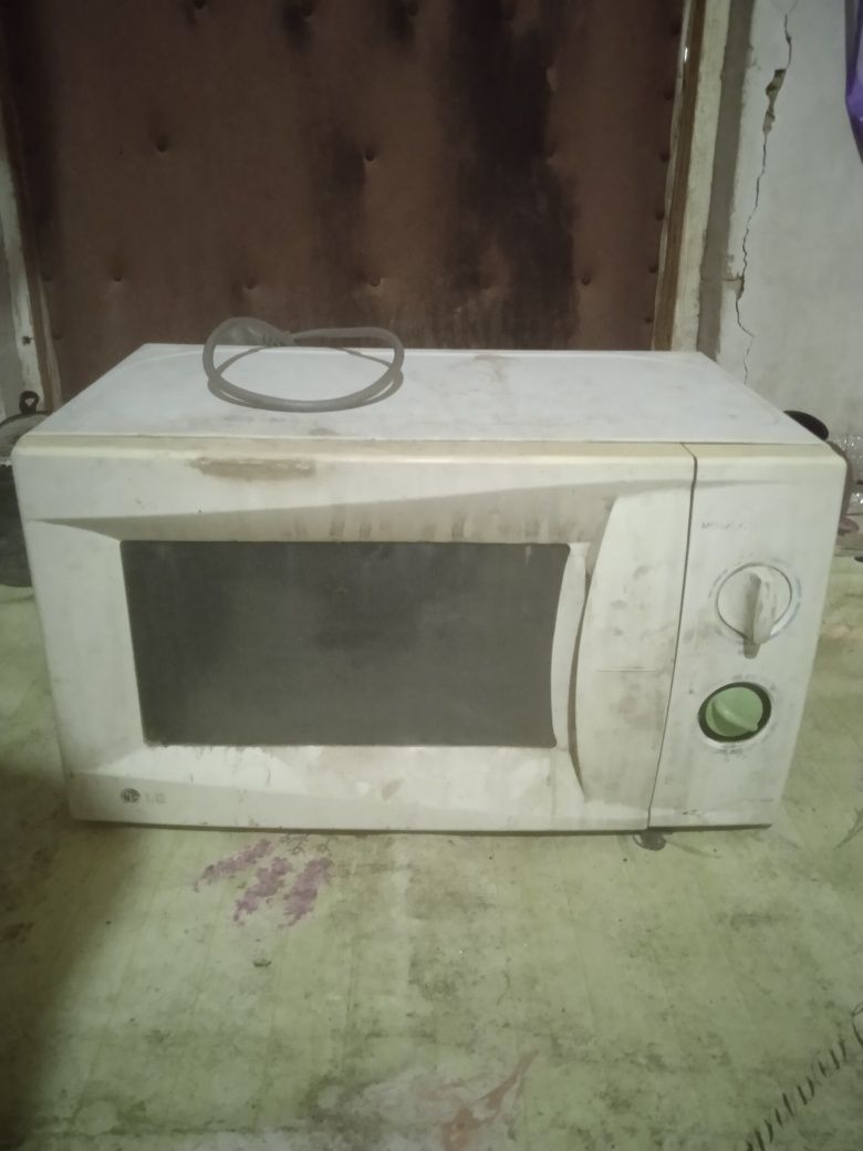 Продам микроволновку.Микроволная печь.LG.