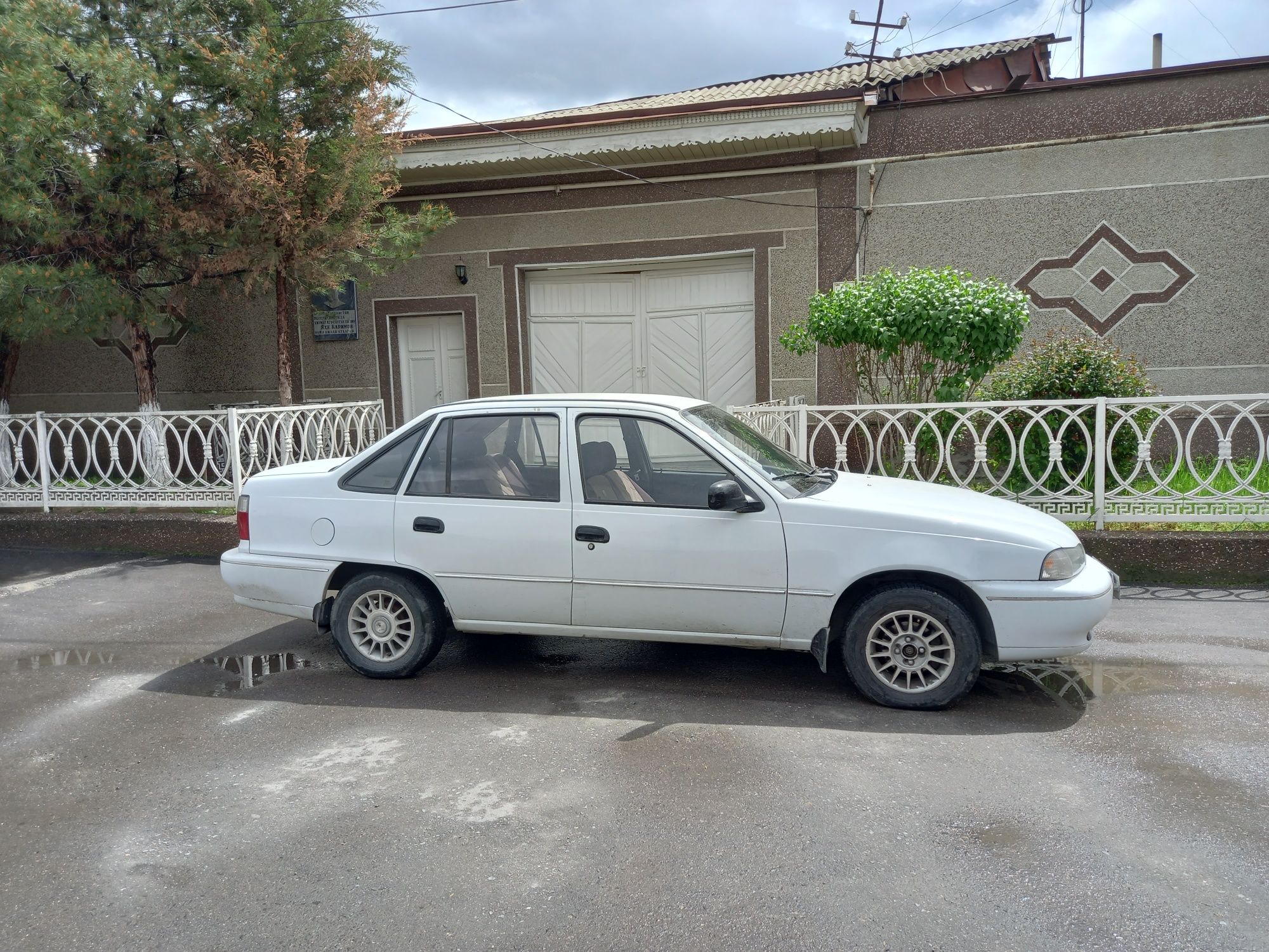 Automobile nexia sotiladi 1999