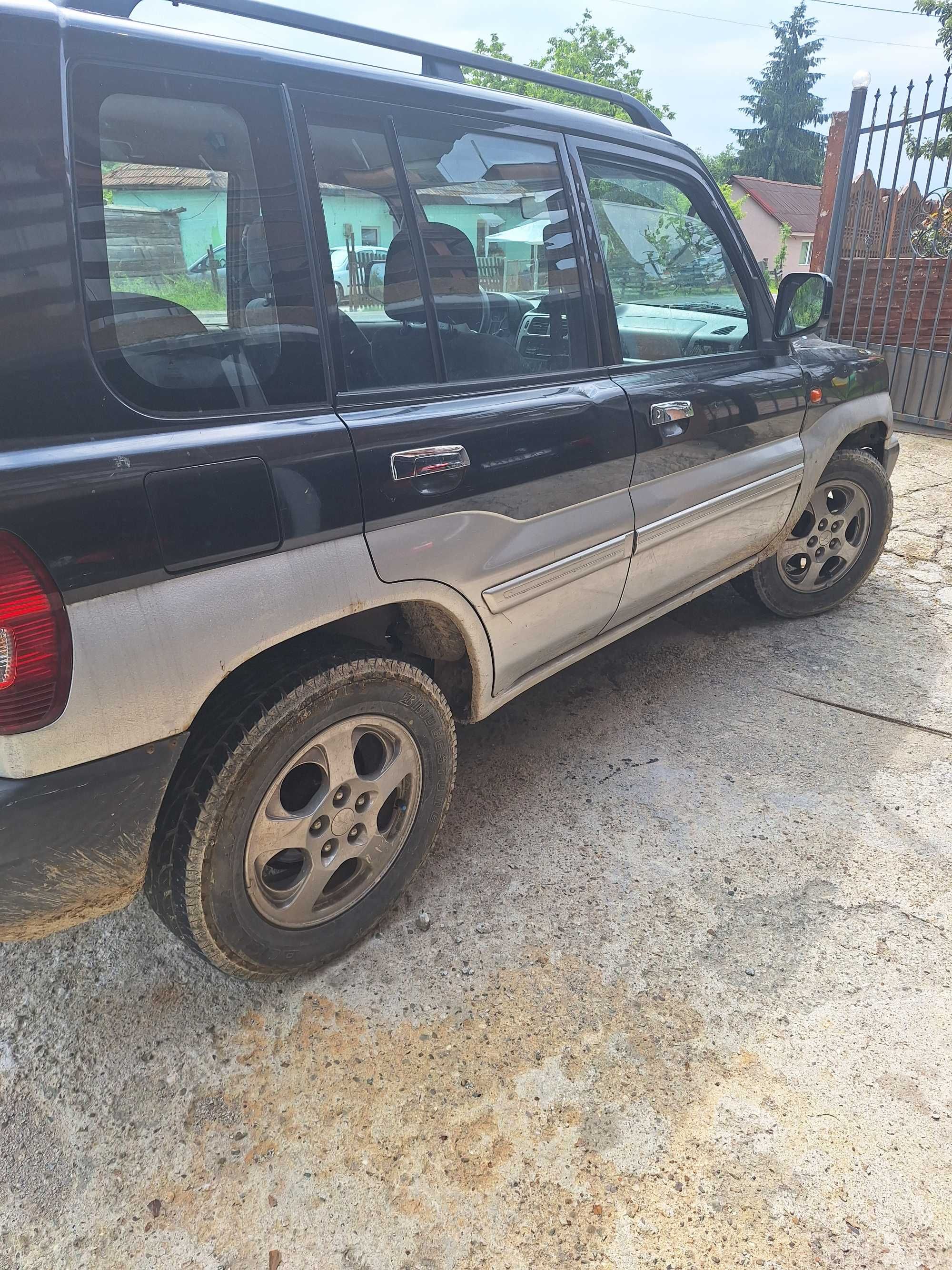 Mitsubishi pajero pini