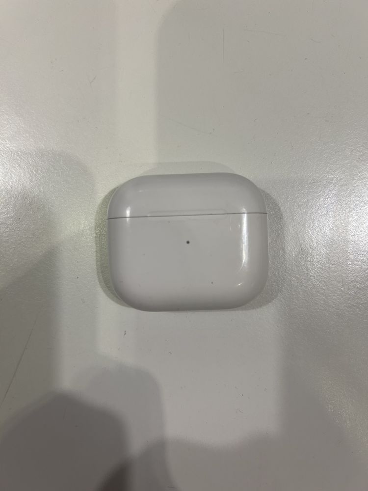 продам кейс air pods 3. оригинал Кейс Кейс