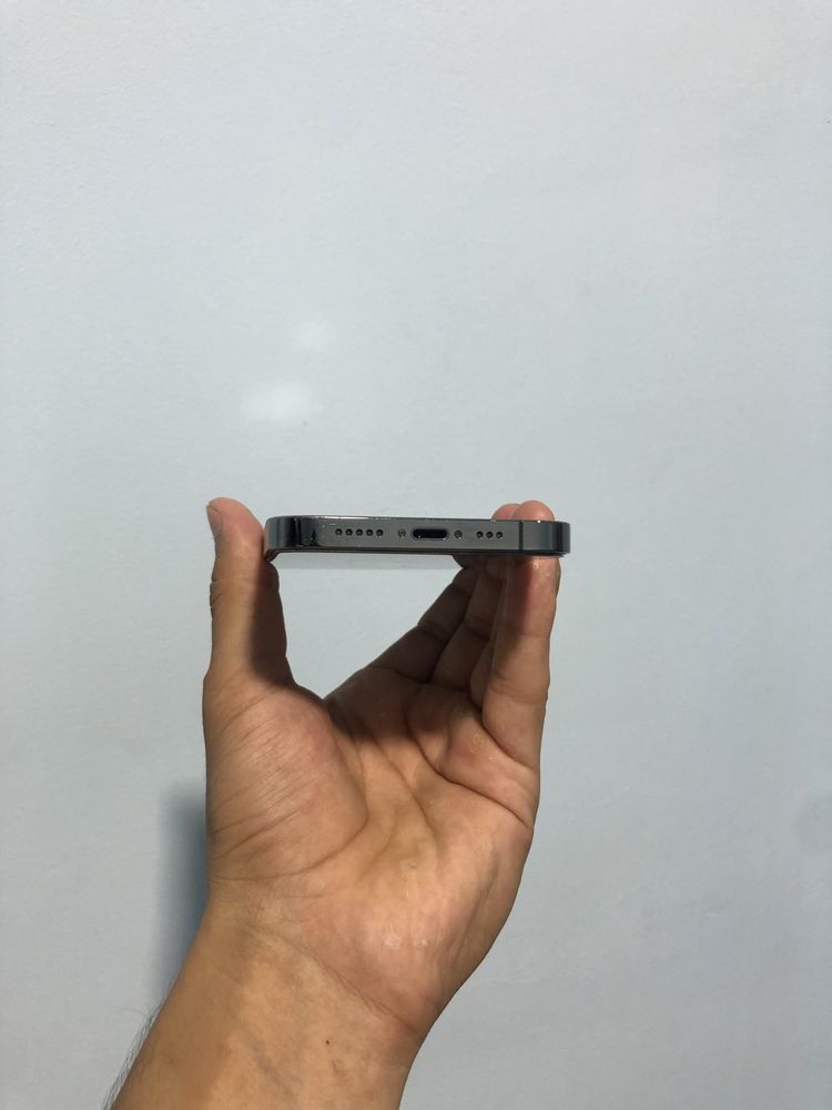 Iphone 12 pro sotiladi face id bor