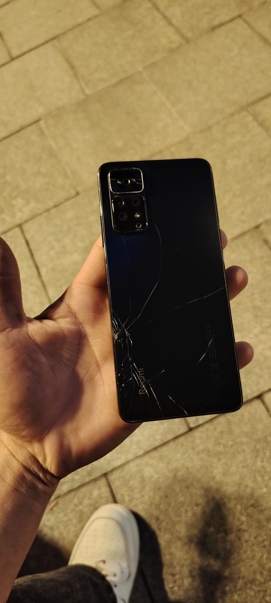 Redmi note 11 pro
Xotira 128 
Ram 8+4
Imeka oʻtgan 2 sim
Narxi 1100 mi