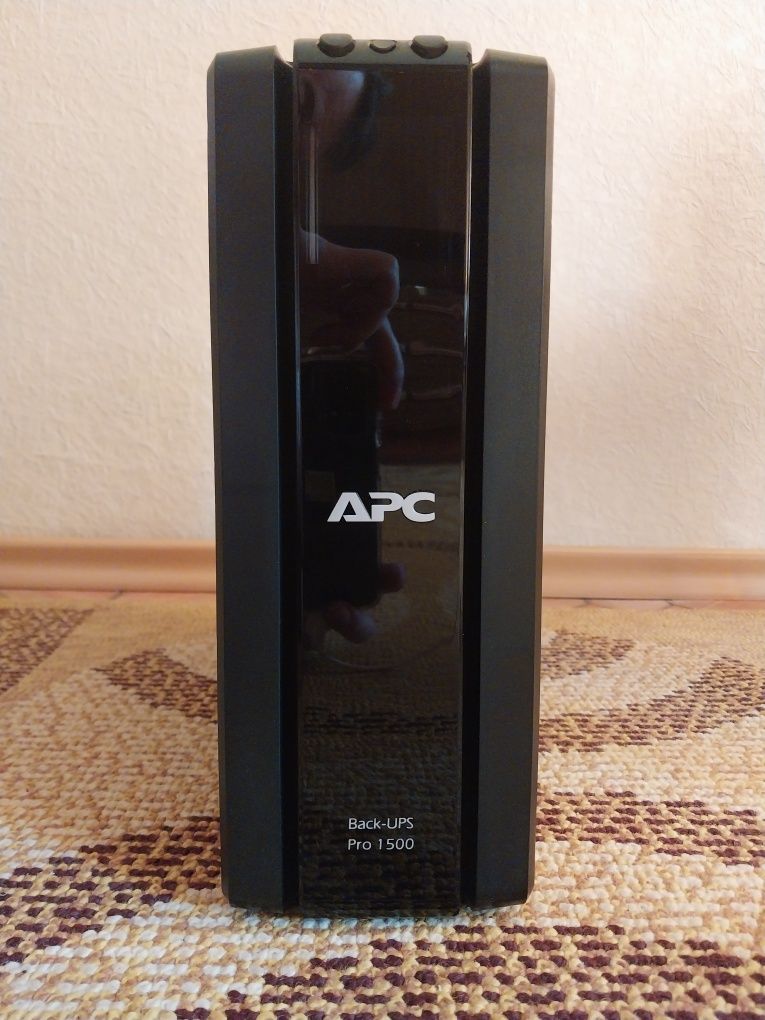 Источник бесперебойного питания ИБП APC Back-UPS Pro 1500 новый