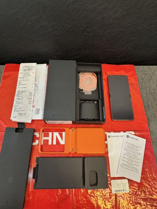 КАТО НОВ 256GB Motorola Razr 50 Гаранция Технополис 2027 Orange