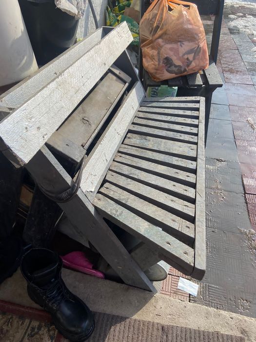 Орындықтар сатылады жақсы  жағдайда 2000,,1500,, тг сынығы жоқ