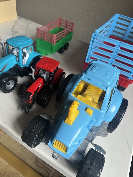 Продам игрушки синий трактор цена 6000тенге за всё