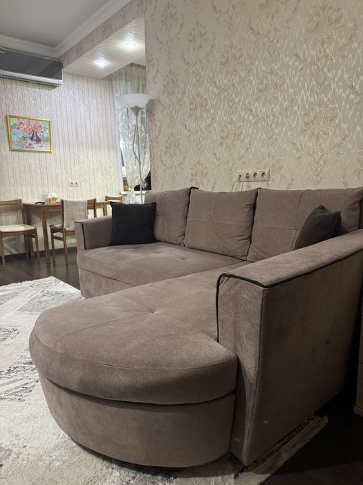 Продаю угловой диван