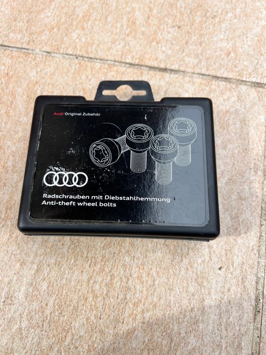 Оригинални секретни болтове за AUDI - 4F0071455