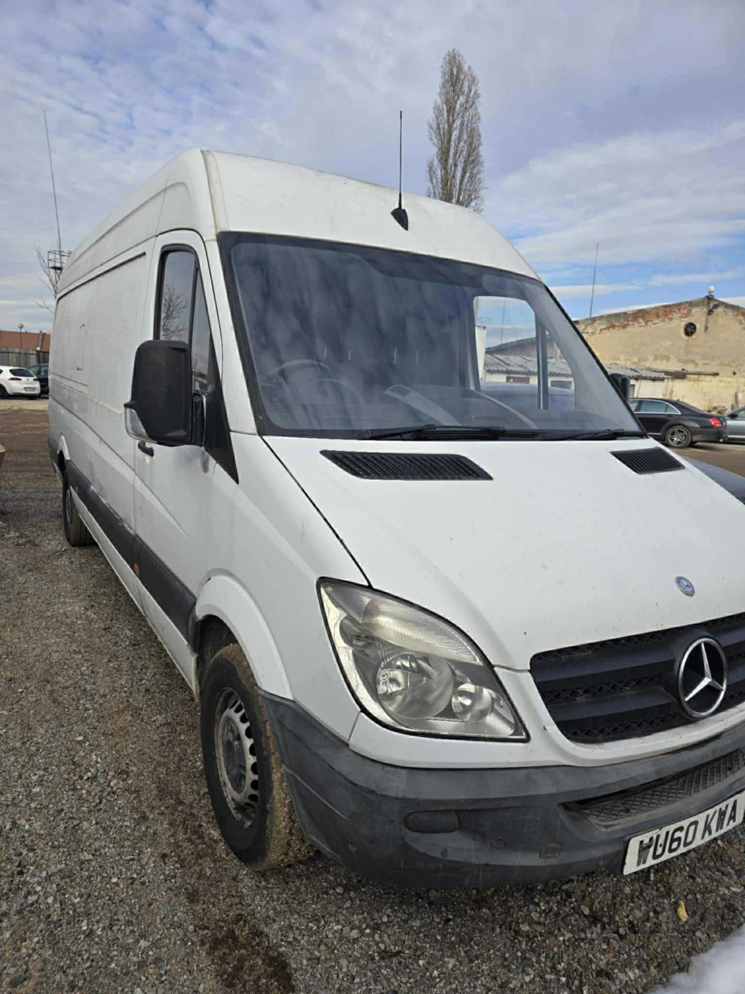 Продавам Sprinter 313