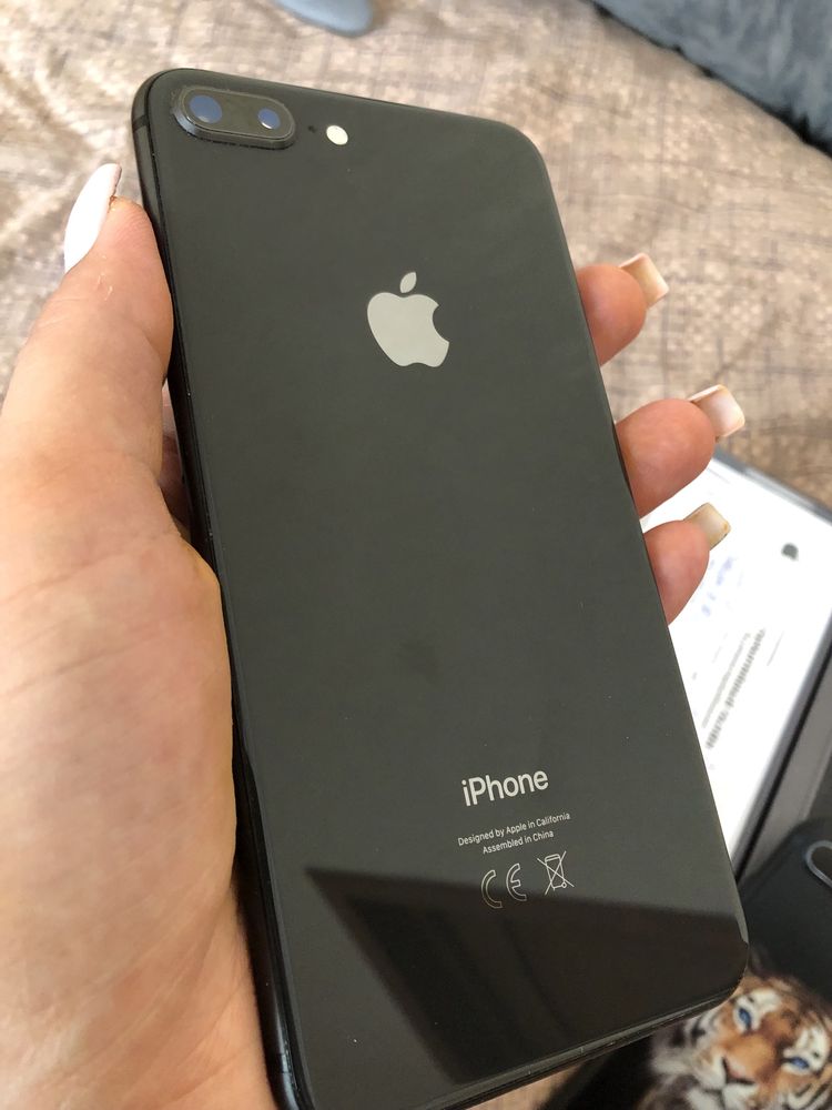 Продам Iphone 8+ 64GB space grey