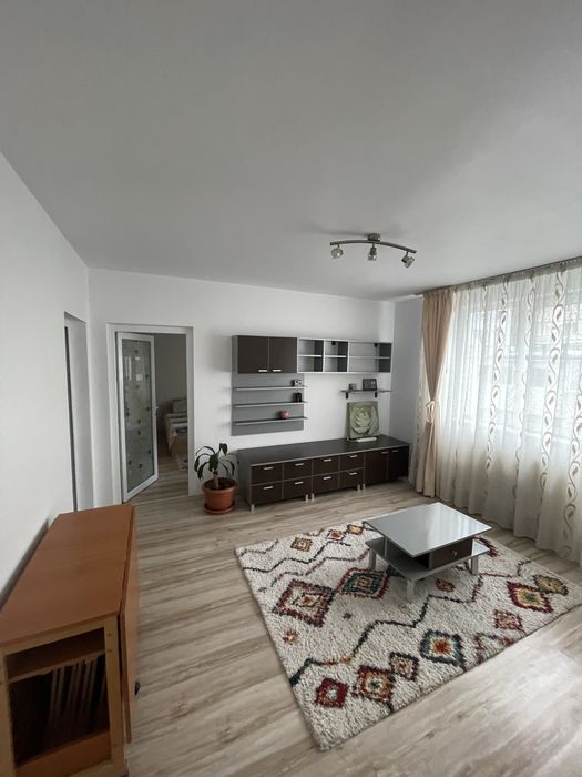 Apartament cu 3 camere de inchiriat