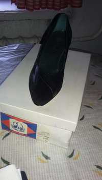 Продам туфли женские(производство Югославия)