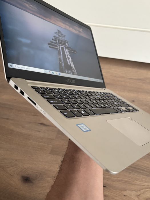 Asus Vivobook 15 Gold. •i5 8th gen• SSD 256gb• Taste luminate