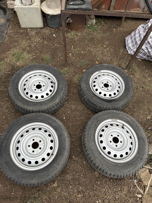 Продам комплект зимних шин