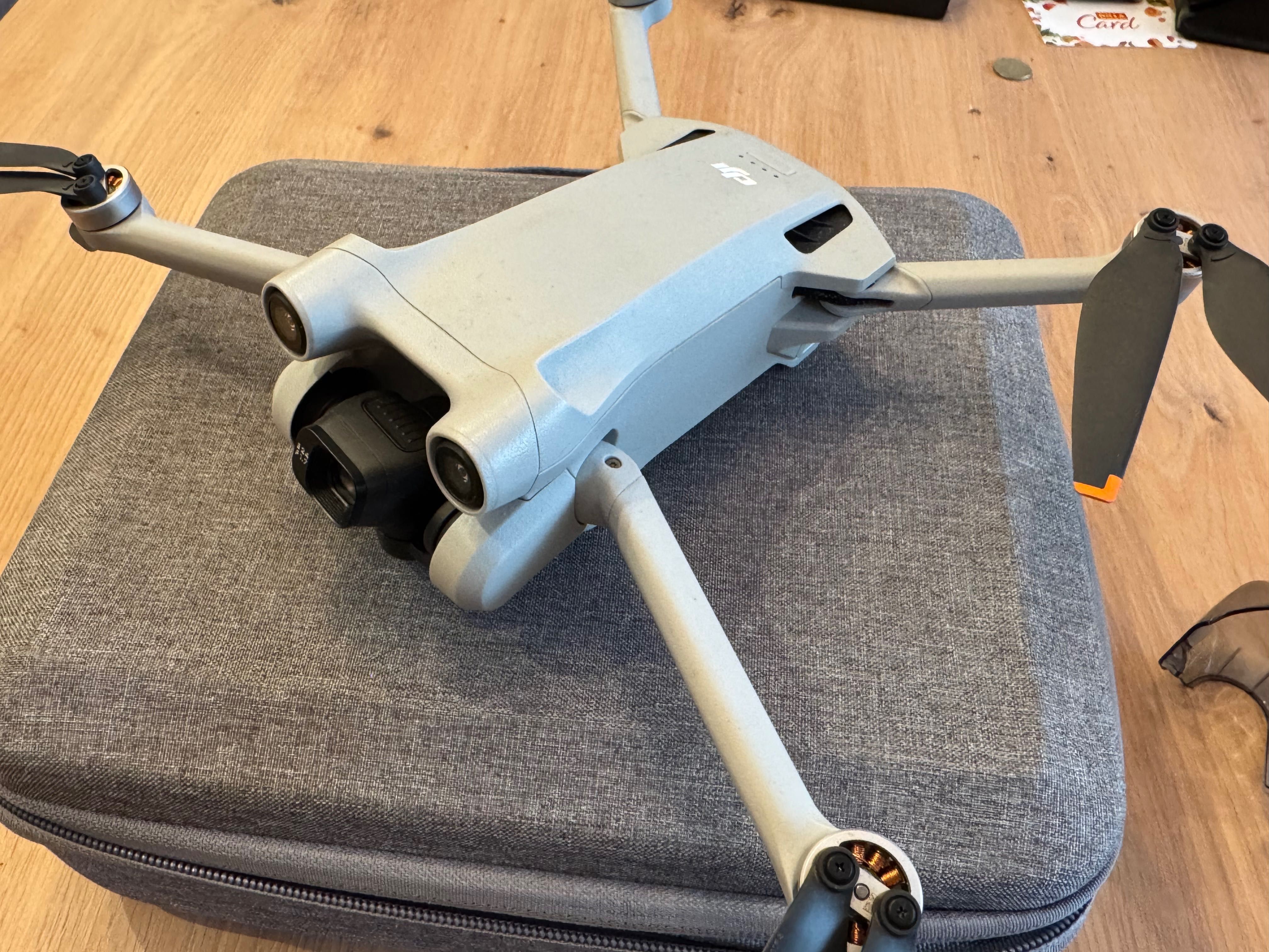 Дрон DJI Mini 3 Pro с 2 батерии и DJI Care