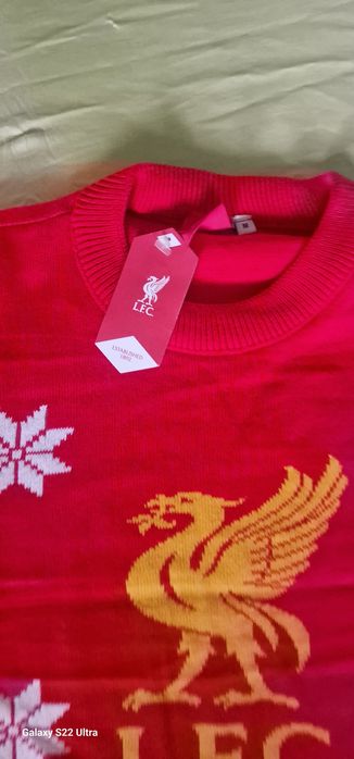 Фанелка на фк Ливърпул коледна.