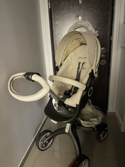 Carucior Stokke V4 2in 1 +alte accesorii ,în condiții bune