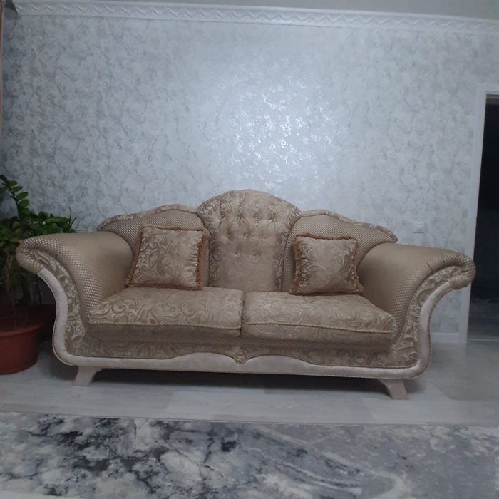 Продам диван с креслами