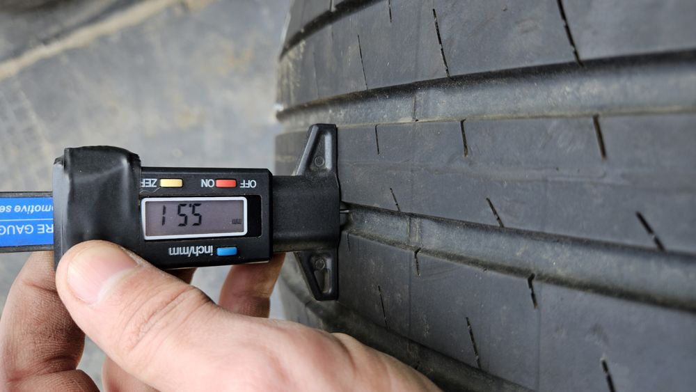 2бр гуми 225 55 17 дот 22 фалкен