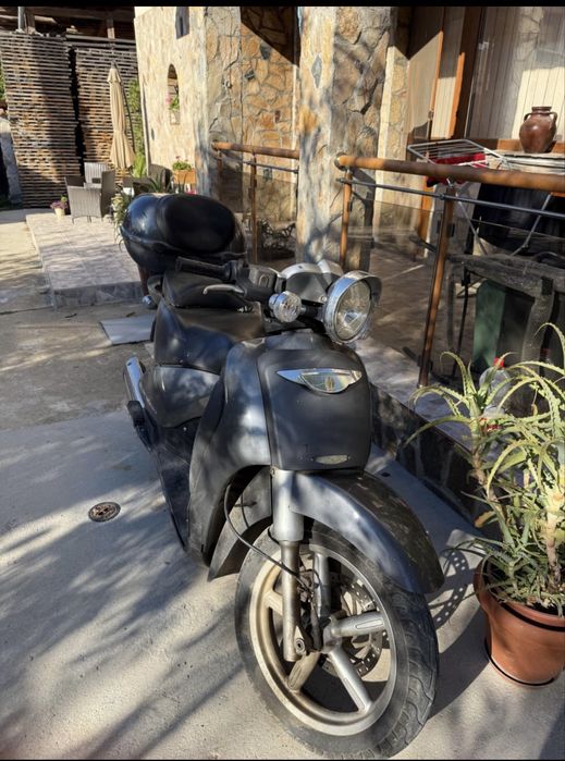 Скутер Aprilia scarabeo 250 2006 година