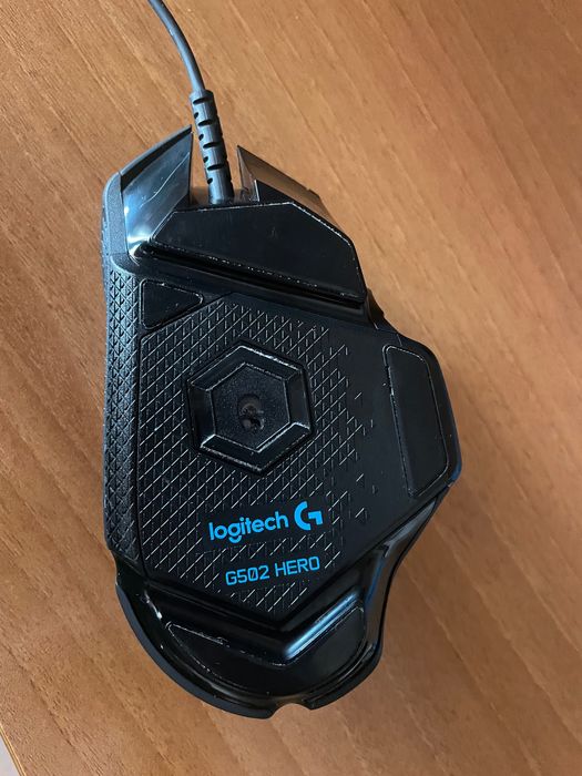 Продавам мишка Logitech G502 Hero