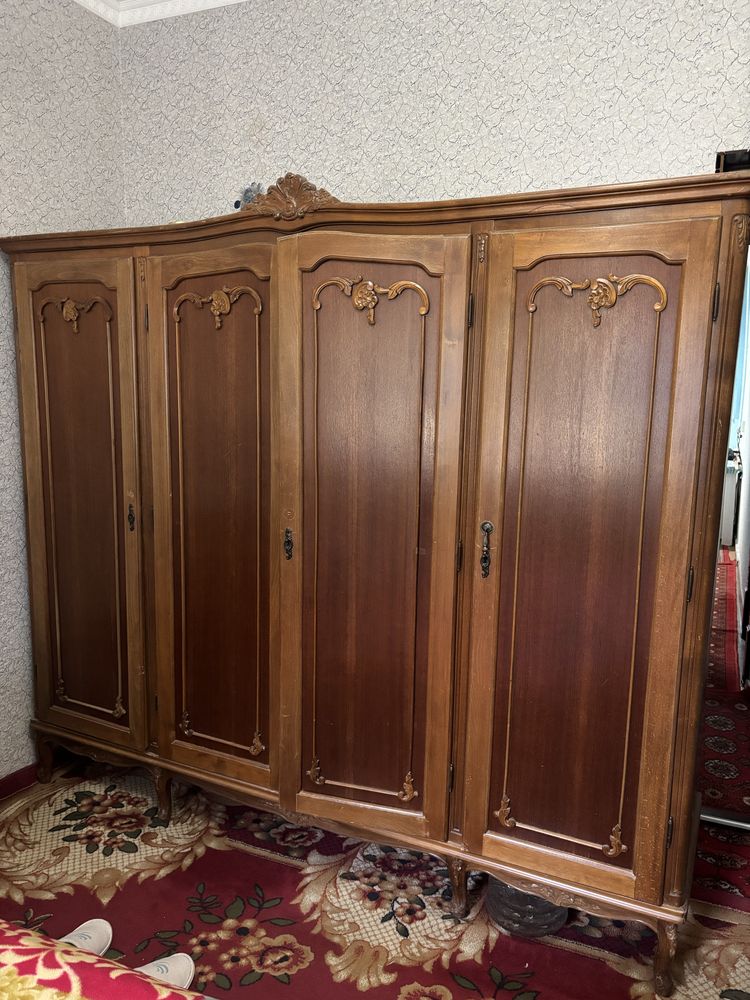 Спальный гарнитур