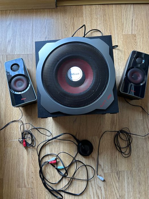 Аудио система с бас и управление