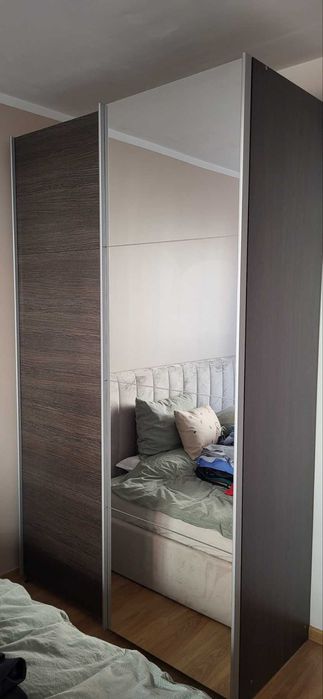 Гардероб с плъзгащи врати