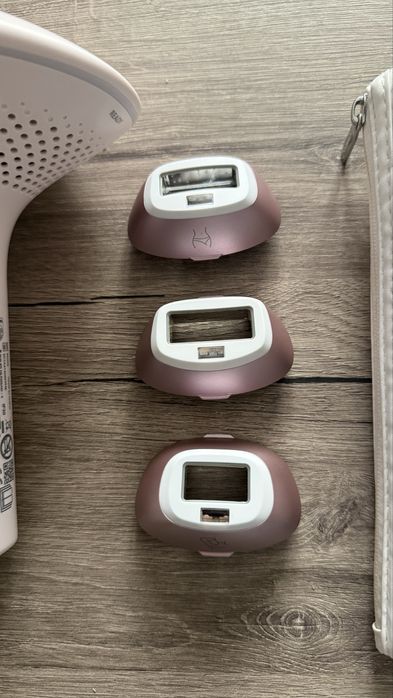 Продавам фотоепилатор philips senseiq