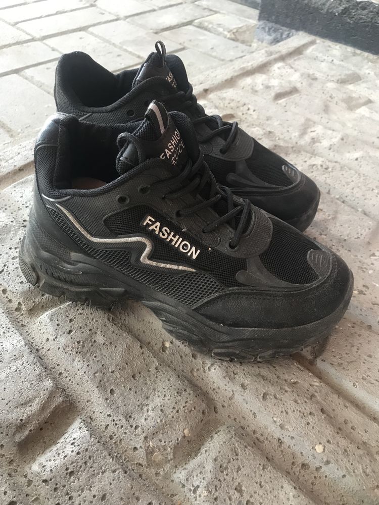 Кросовки женские