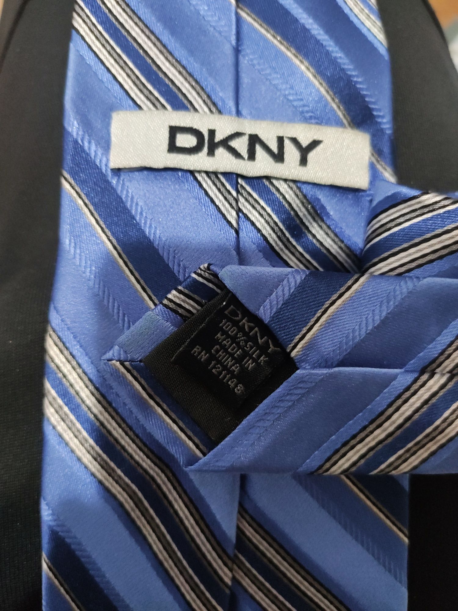 Cravată DKNY din mătase