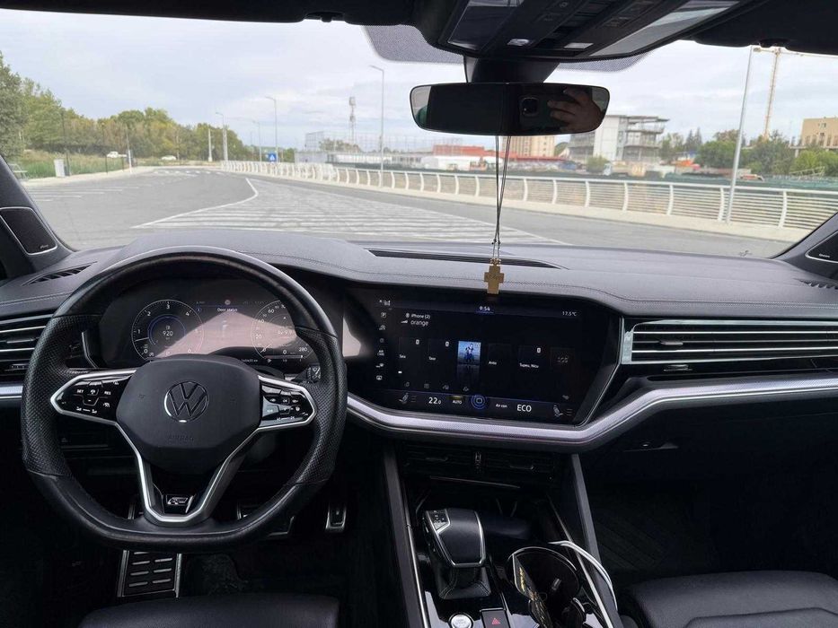 Volkswagen Touareg 3.0 V6 (286cp) TDI 4Motion R-Line, TVA deductibil