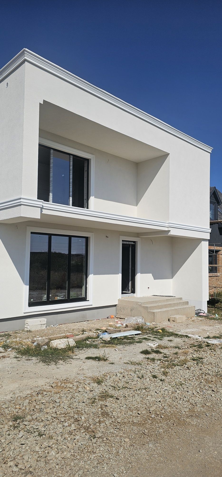 Casa noua de vanzare între Alba și Micesti partea stângă!