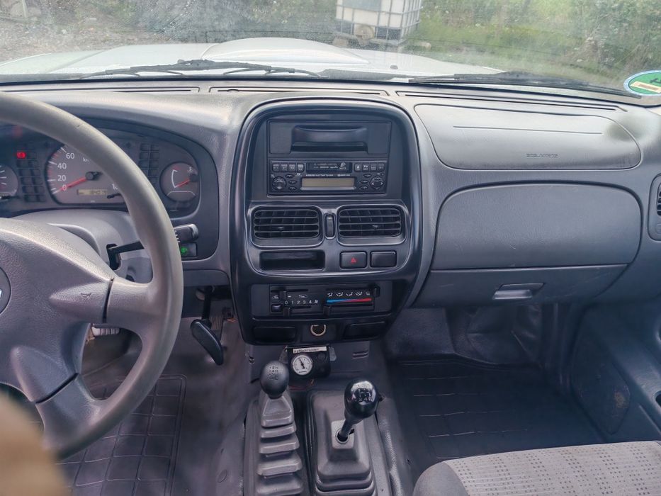 Nissan Navara 4x4 2004 bena lunga 240x175 cm