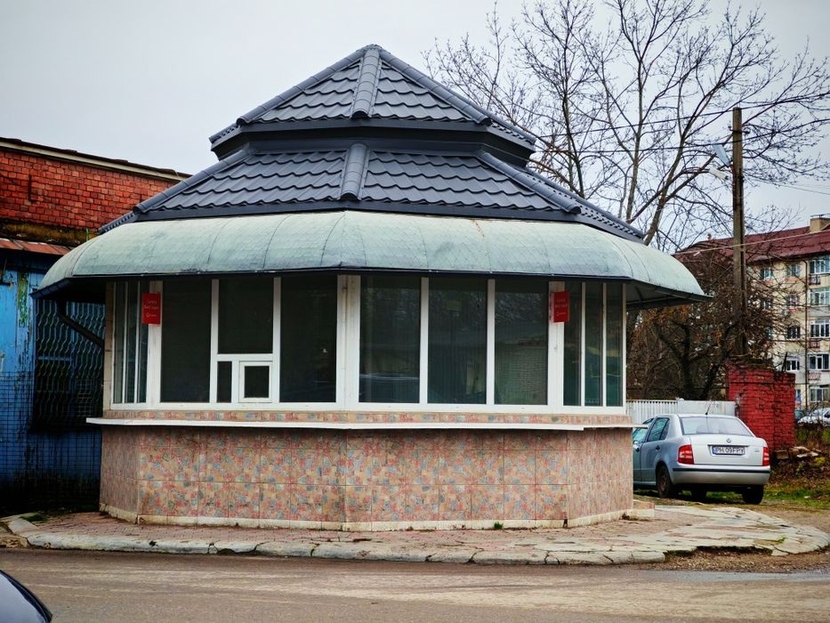 De închiriat  spațiu comercial  (ciuperca)
