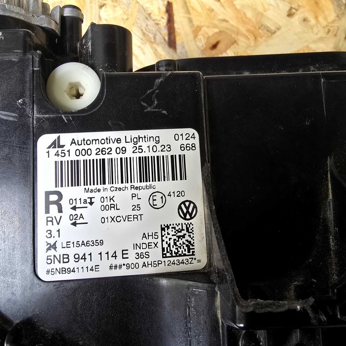 Far led Tiguan dreapta față 2023