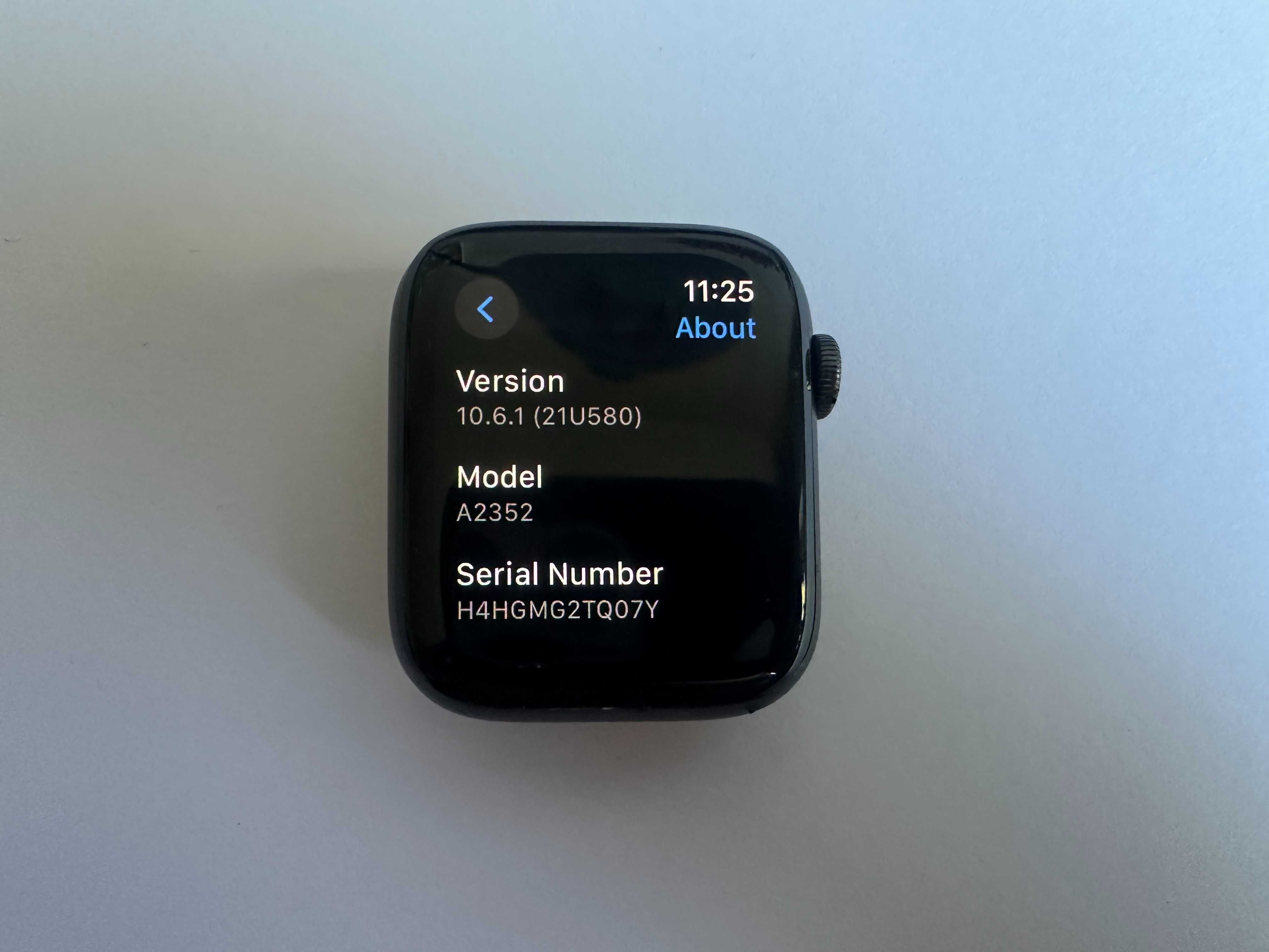 Apple Watch SE 44 mm - GPS - Space Gray - A2352