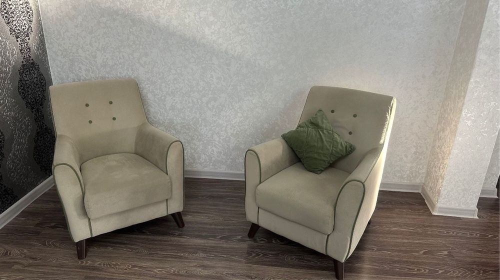 Продам Диван в комплекте кресла