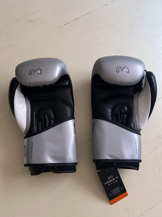 Rival RB7 Fitness Plus Bag черни/сребърни боксови ръкавици
