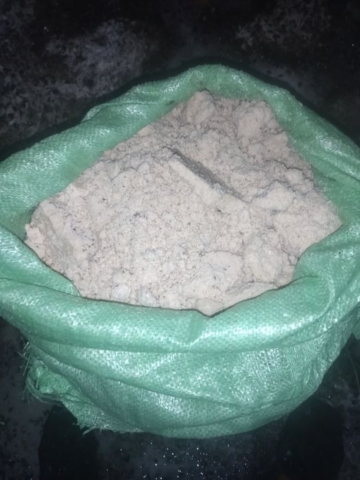 Em moldi sutini komaytiradi gurunch tayor pishgan