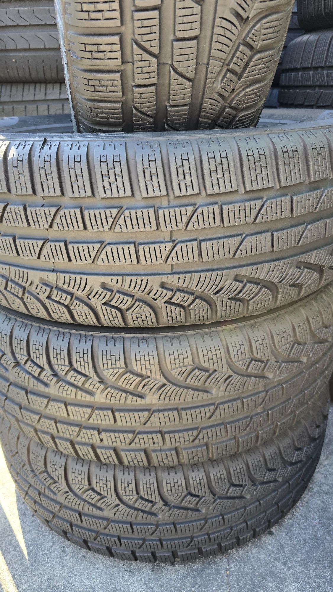 4 anvelope iarnă Pirelli 215/55/17 - transport gratuit